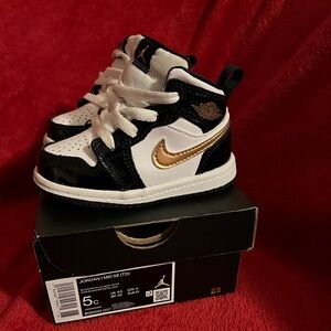 Jordan 1 Mid SE